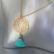 sautoir collier disque arabesque plaqué or pompon turquoise