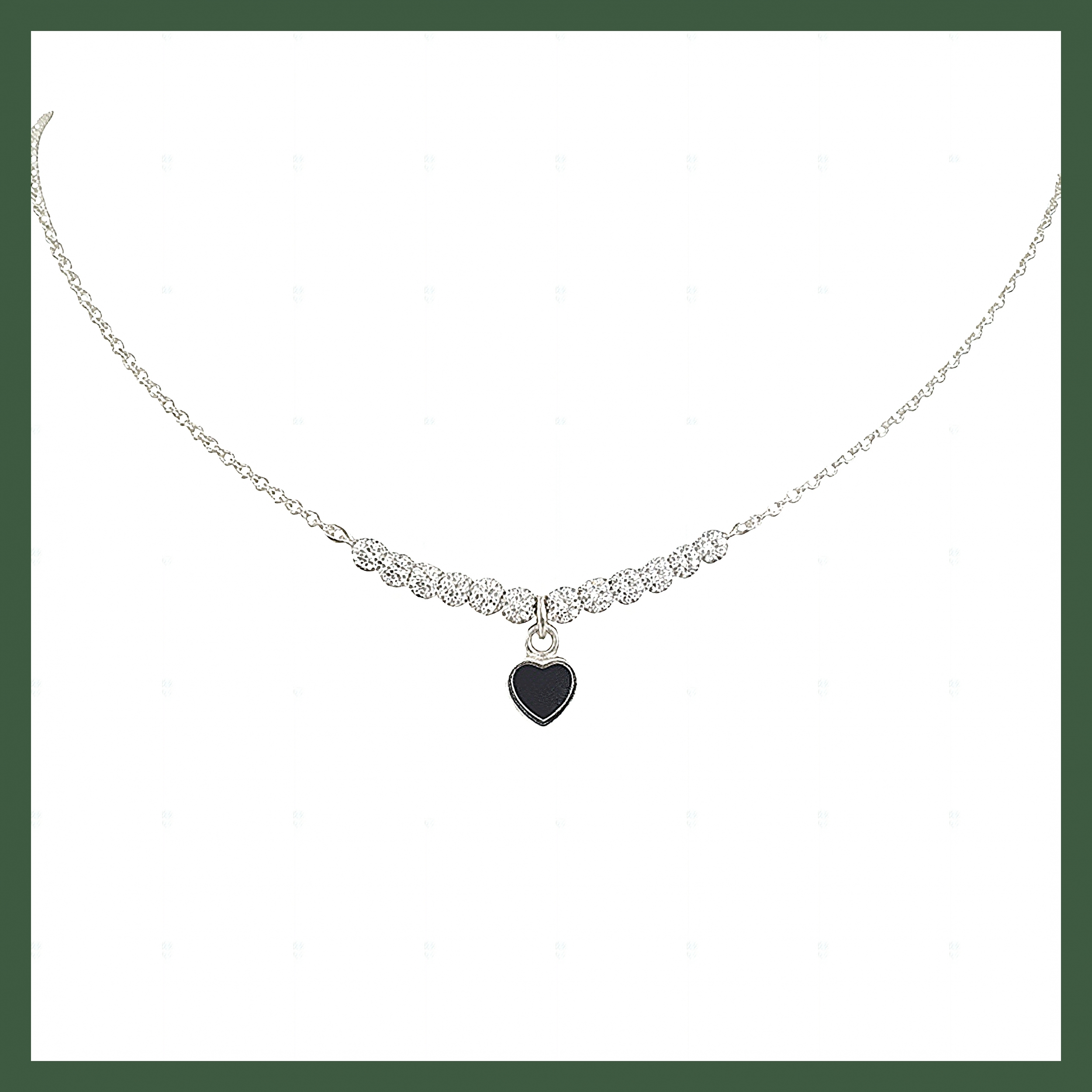 Collier chaîne mini perles diamantées  petit coeur serti clos noir