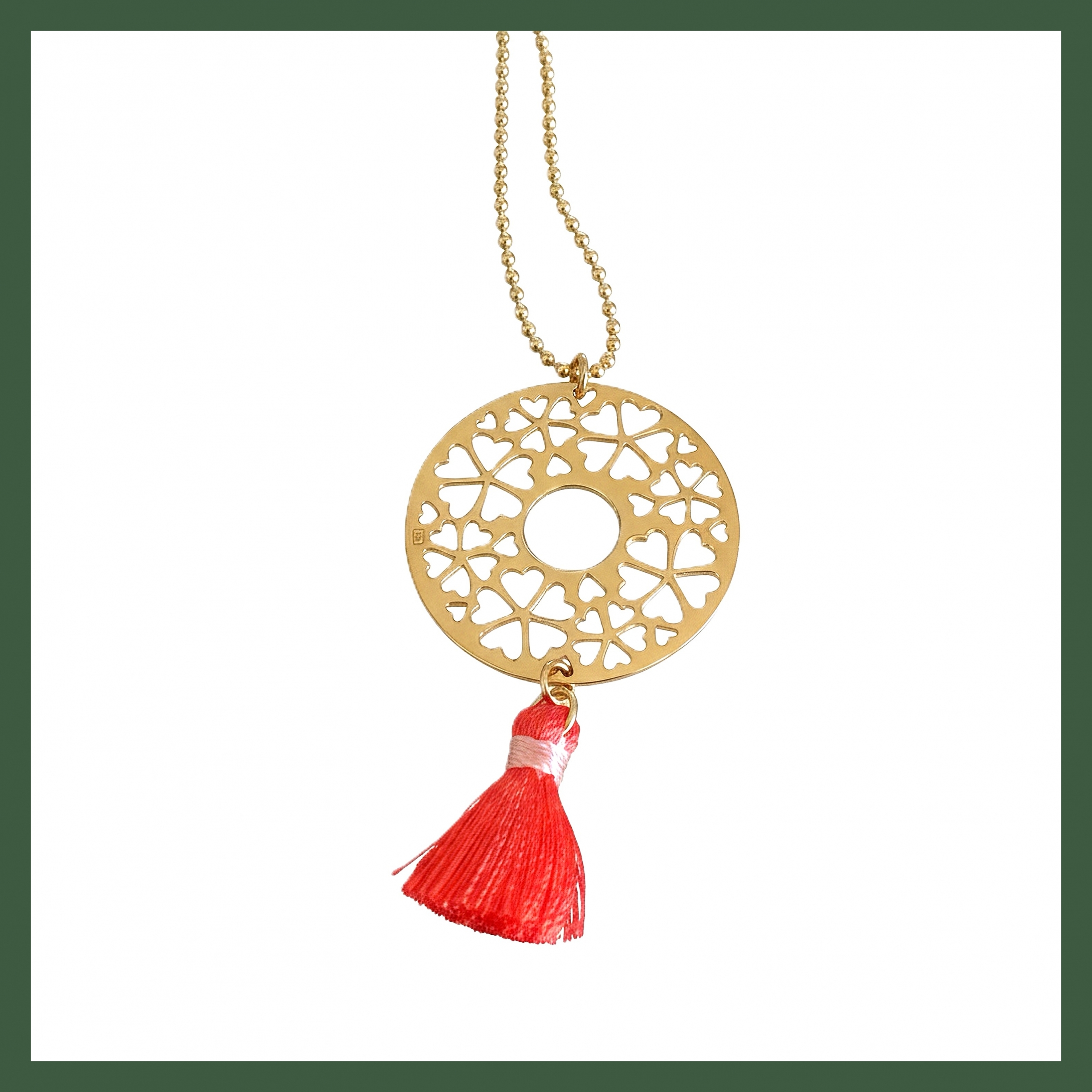 Sautoir collier disque arabesque coeurs et trèfles pompon Corail